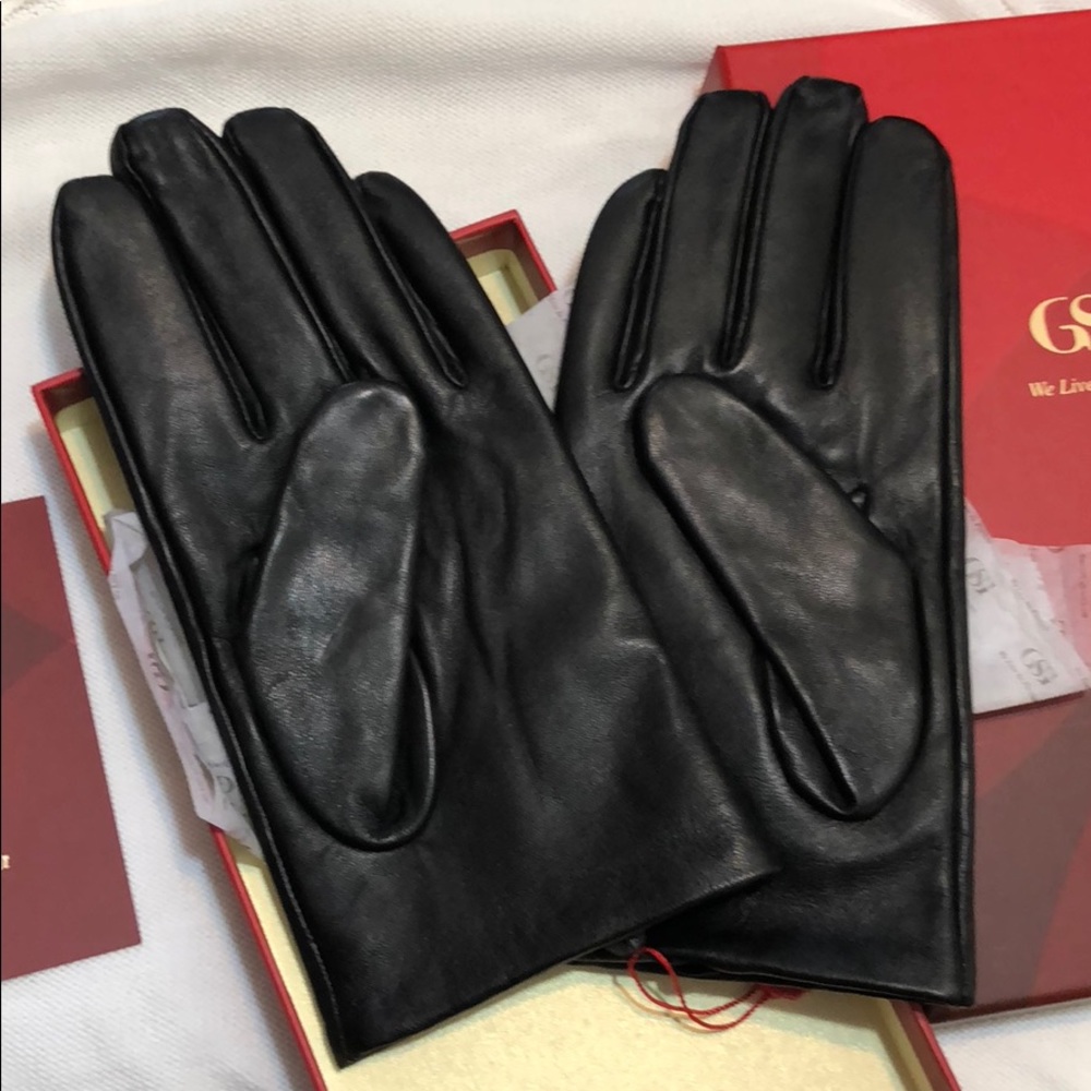 Leather gloves